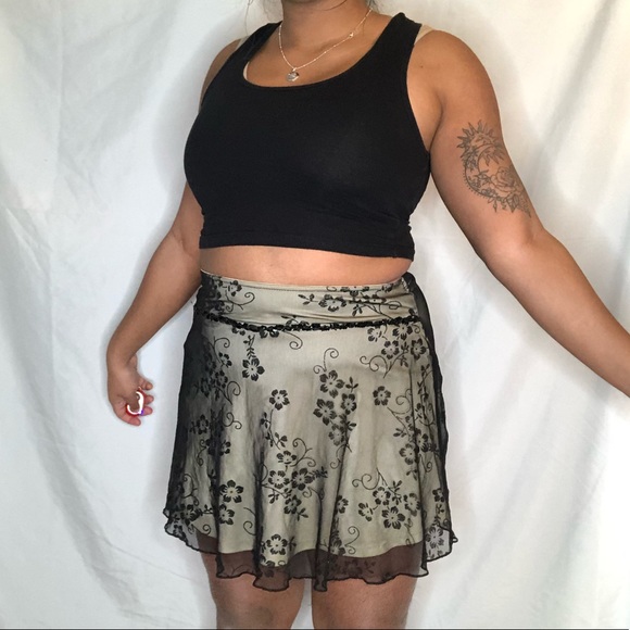 VINTAGE Y2K MALL GOTH LACE FLORAL SKIRT! - Picture 2 of 4